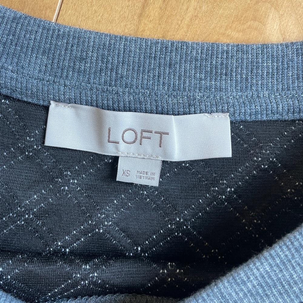 LOFT Sweater - Picture 3 of 4